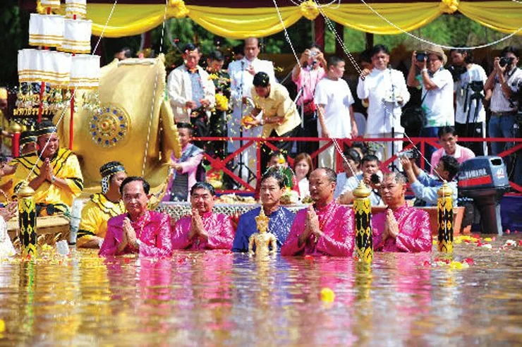 งานอุ้มพระดำน้ำ เพชรบูรณ์